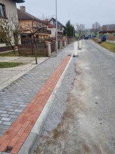 Výstavba chodníku ve Žďáru
